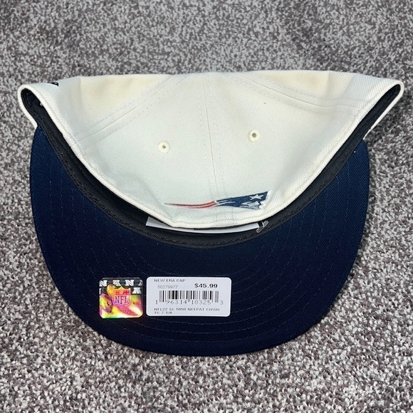 New England Patriots 59Fifty 2022 Men's Sideline Hat Cream/Navy NWT 7 1/8 - Picture 2 of 2